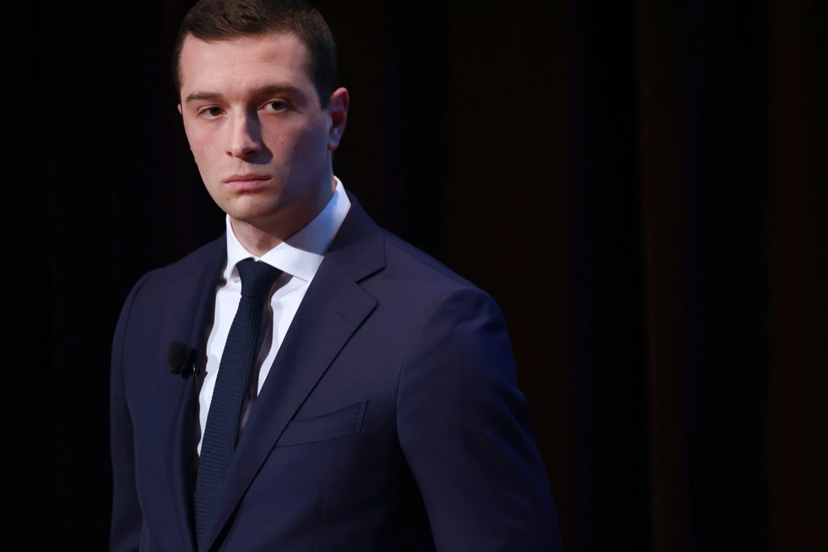 Bardella (RN) va demander un référendum sur l'immigration à Macron