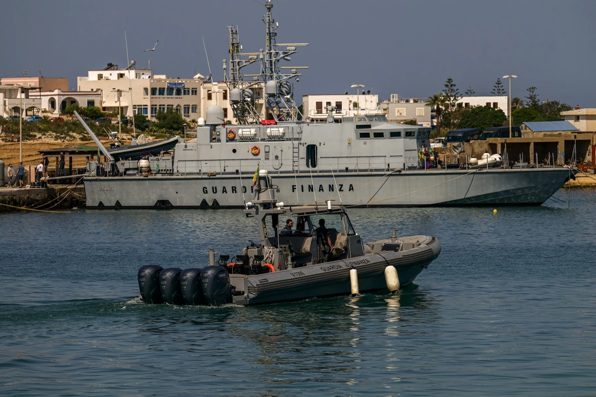 Sauvetage de migrants: L'Aurora immobilisé 20 jours en Italie, dénonce l'ONG Sea-Watch