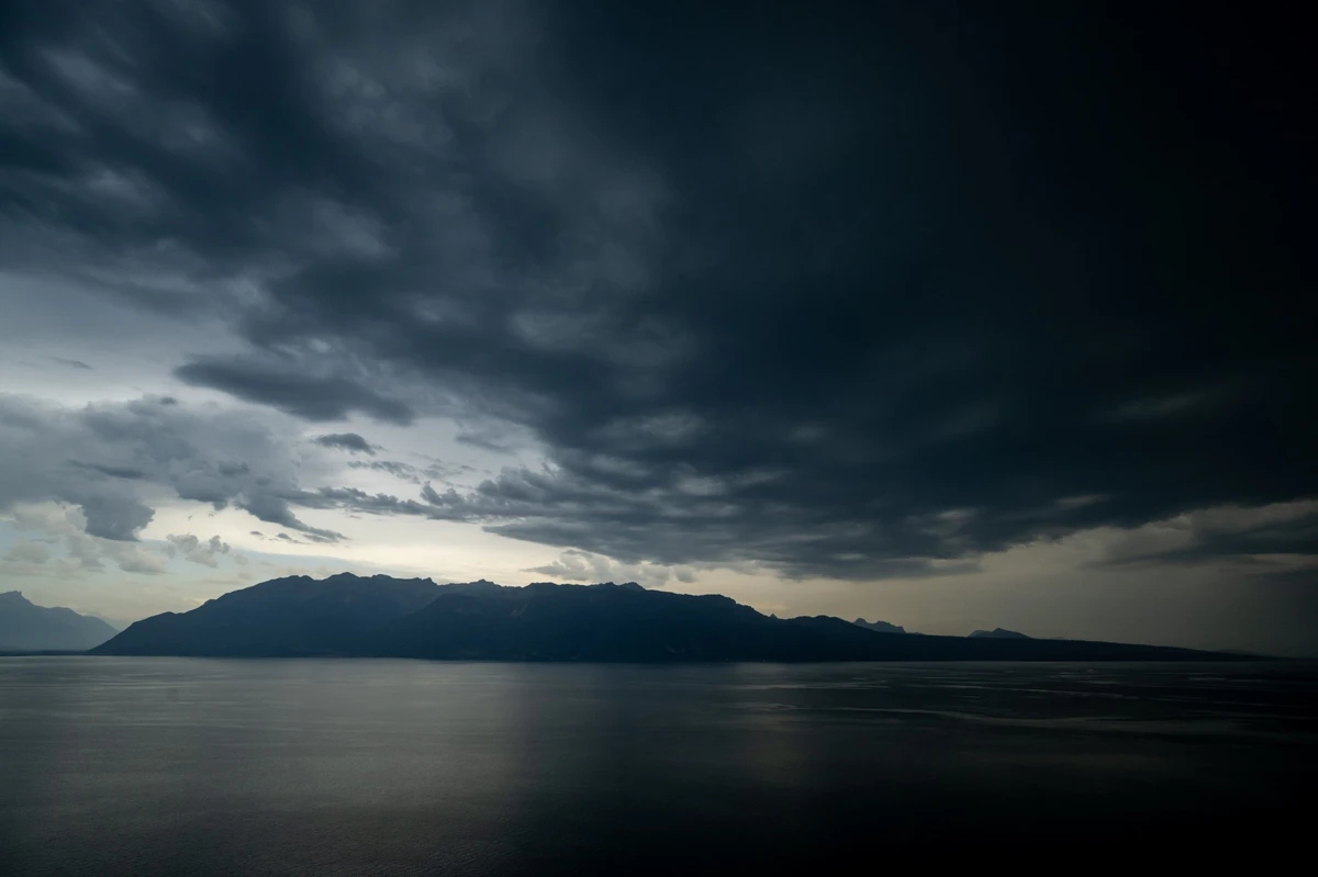 Après la canicule, neige et inondations en Suisse