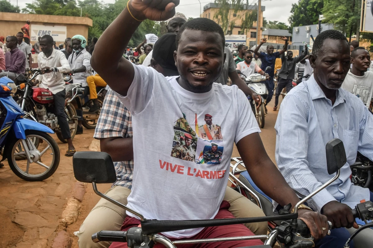 Niger: la junte rompt la coopération militaire avec Paris, recherche de sortie de crise