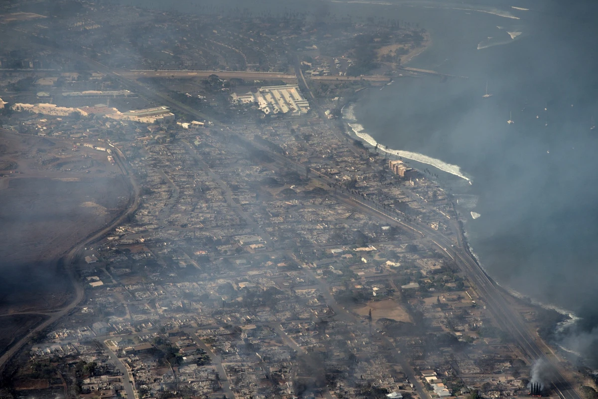 Au moins six morts et des milliers d'évacuations à Hawaï, ravagé par de multiples incendies