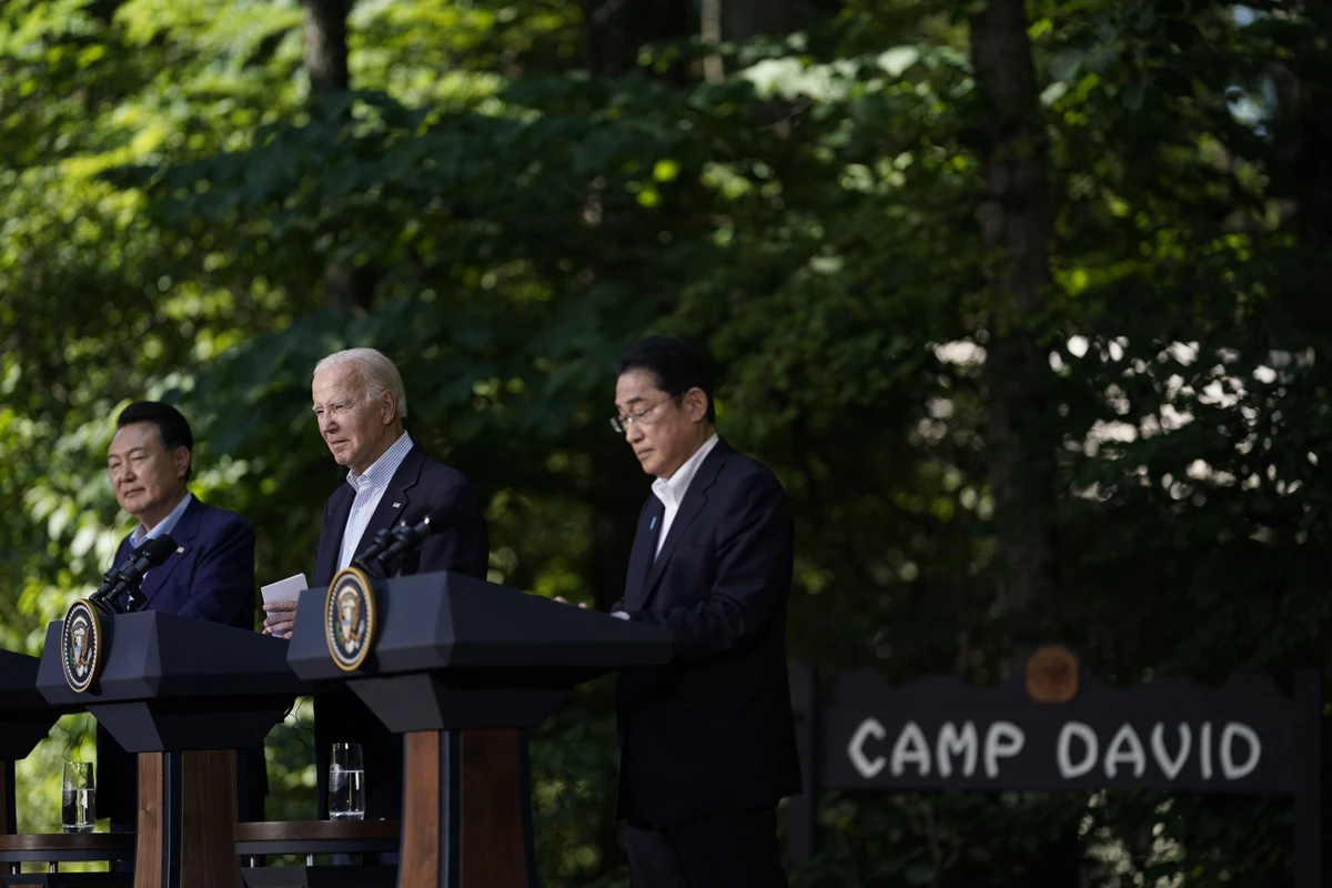 Biden, avec les dirigeants japonais et coréen, envoie un message d'unité face à la Chine