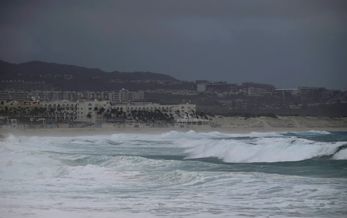 Vue générale de la plage de Medano à Los Cabos, dans l'État de Basse-Californie, au Mexique, lors du passage de l'ouragan Hilary, le 19 août 2023. (Photo Alfredo Estrella / AFP)