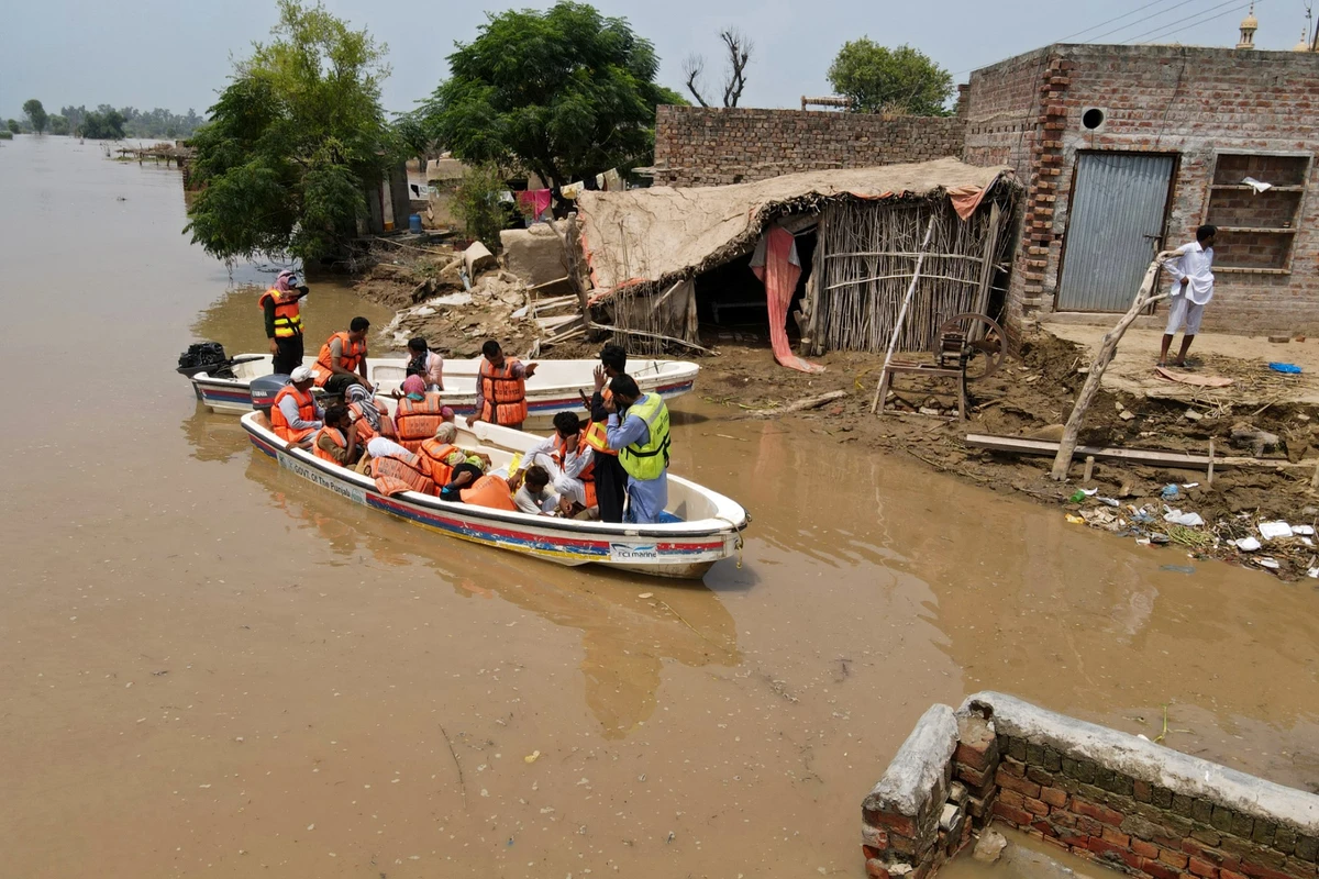 Environ 100 000 personnes évacuées après des inondations dans l'Est du Pakistan