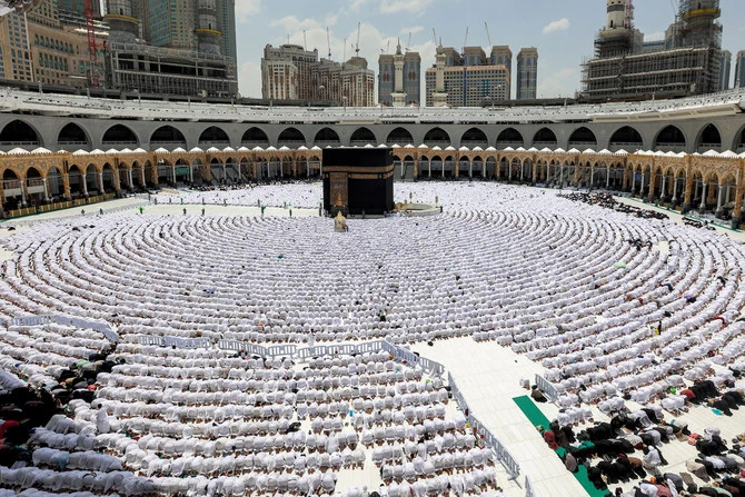 Les prières affluent pour l'imam de La Mecque, tombé malade lors de la prière du vendredi