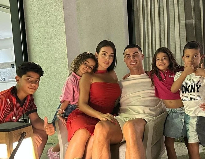 Georgina Rodriguez et sa famille rentrent à Riyad après des vacances d'été