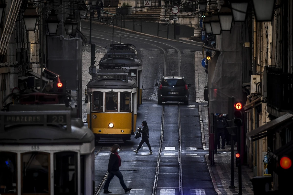 Collision entre deux tramways à Lisbonne: 13 blessés légers