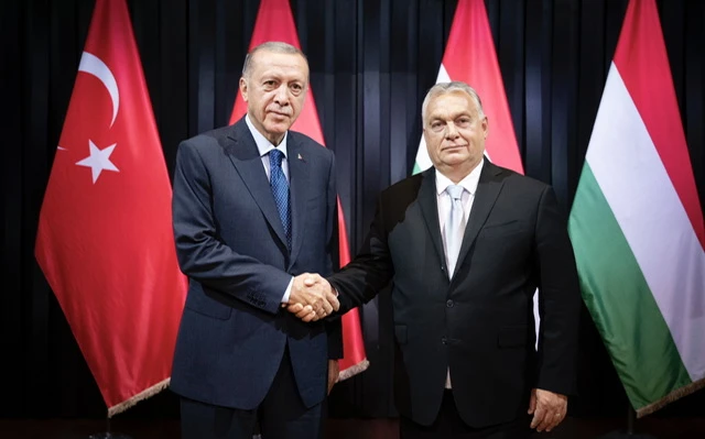 A Budapest, Orban reçoit Erdogan pour parler énergie et Otan