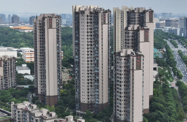 Le promoteur chinois ultra-endetté Evergrande réduit ses pertes au 1er semestre