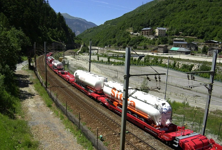 Trafic ferroviaire et routier très perturbé entre France et Italie après un éboulement en Savoie
