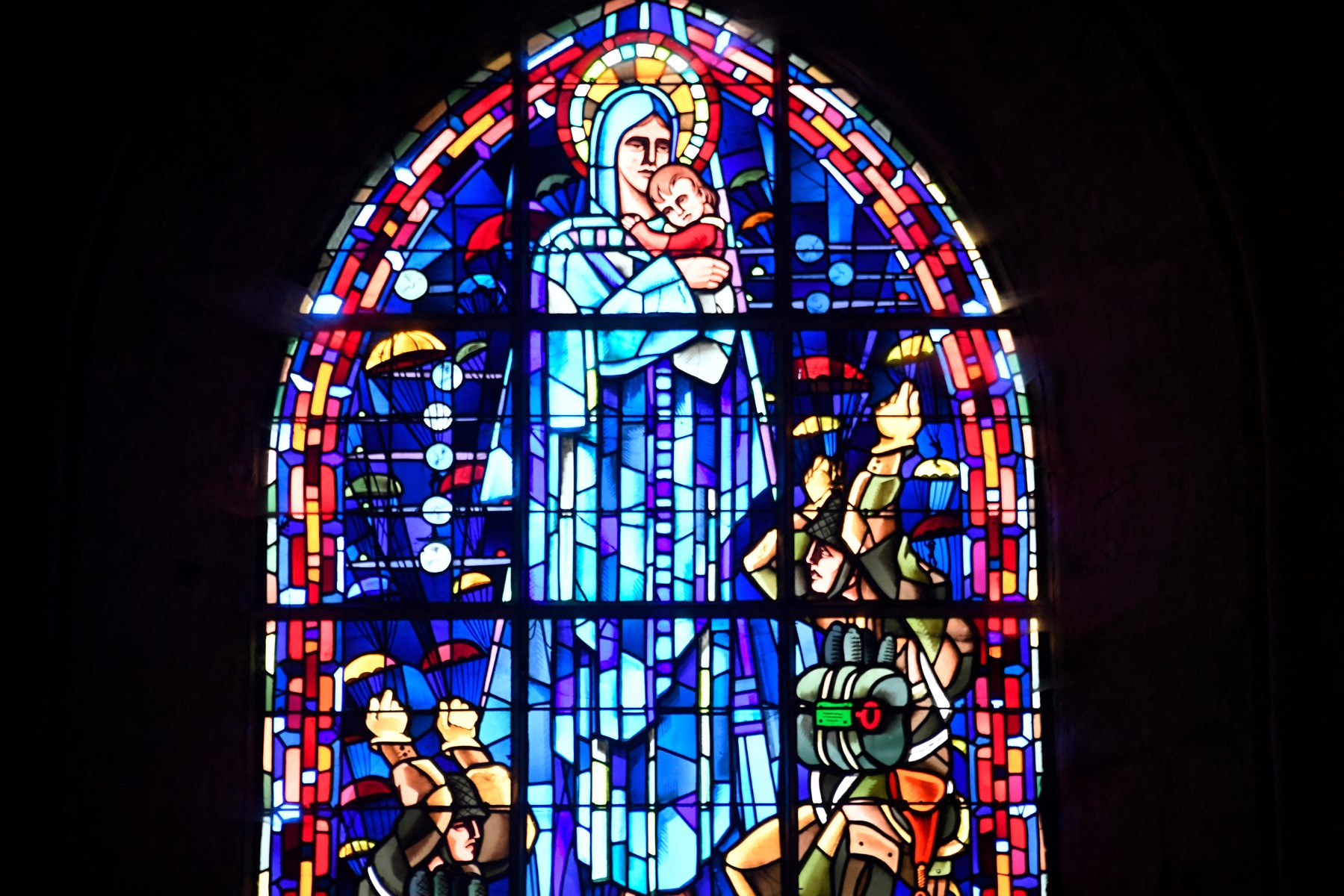 Vente de vitraux de Notre-Dame: Plainte d'une association, enquête ouverte pour de «premières analyses»