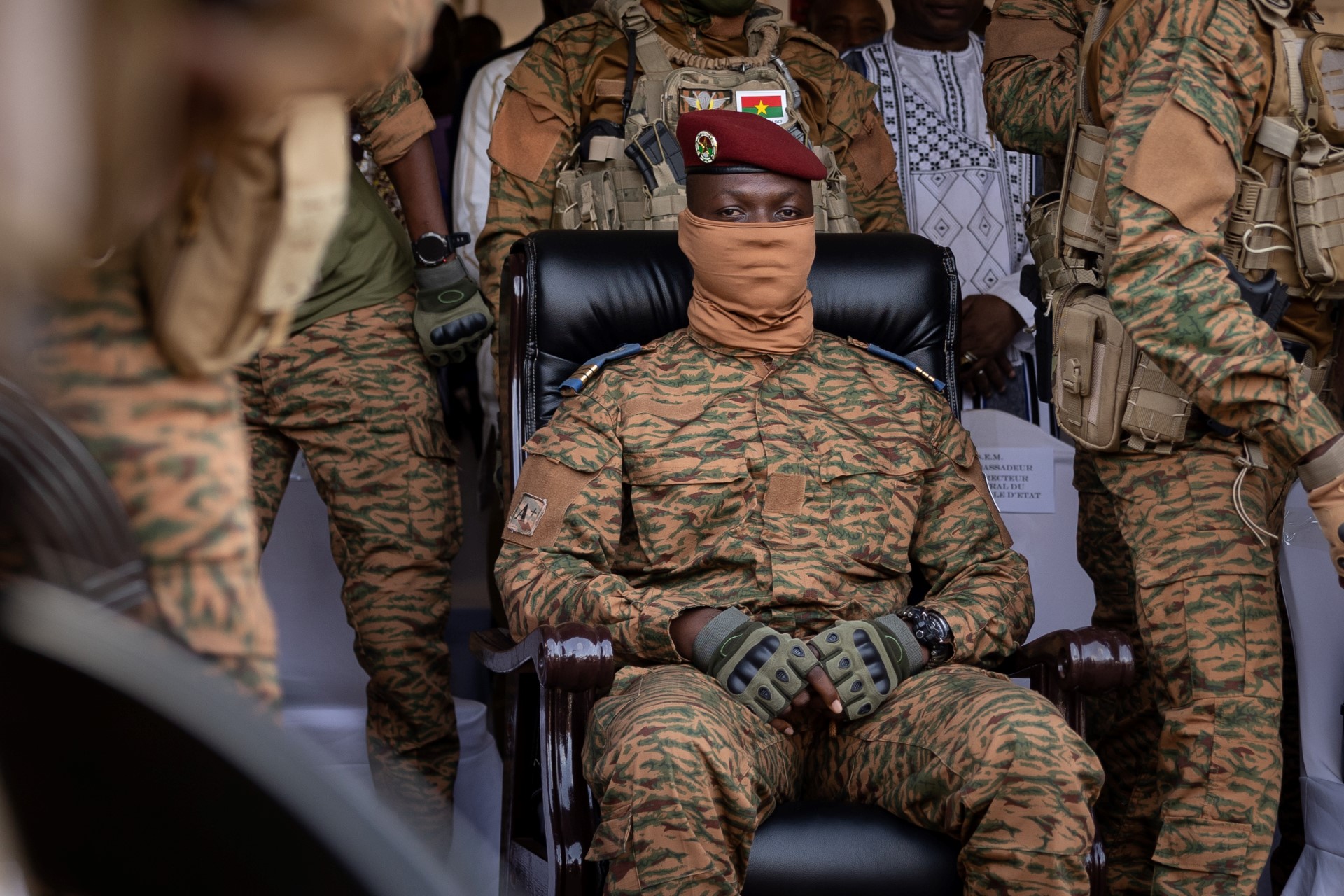Mécontent de certains articles, le Burkina suspend la diffusion de Jeune Afrique