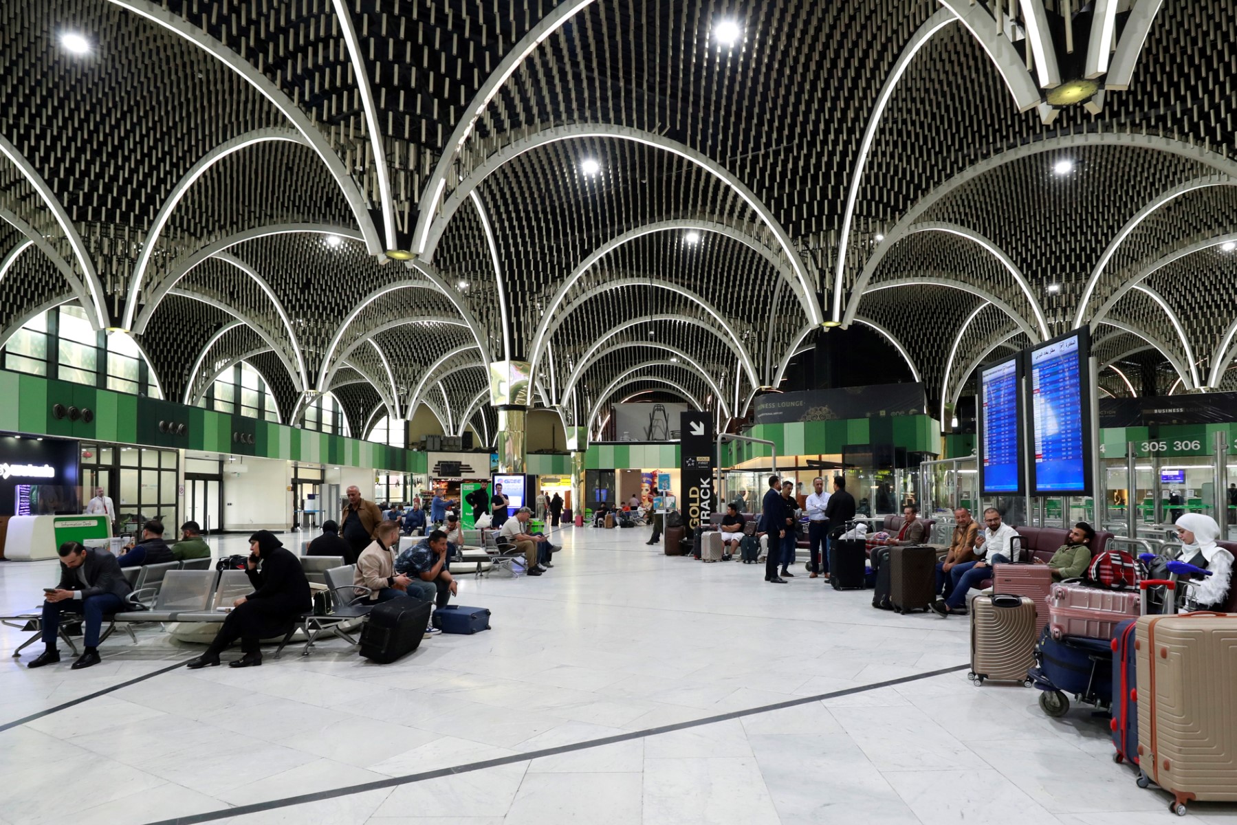 Irak: accord avec une institution financière pour moderniser le vétuste aéroport de Bagdad