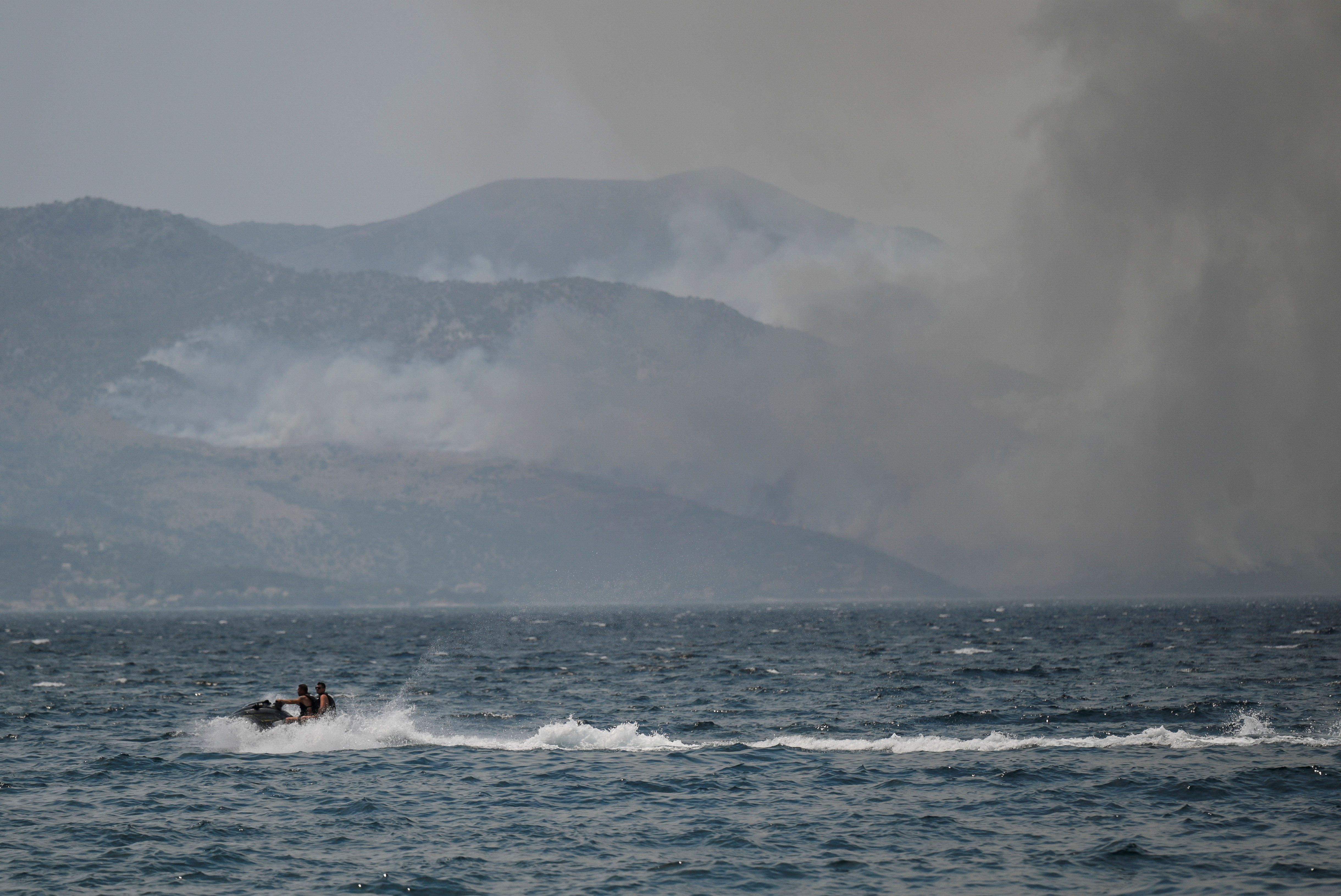 Deux vacanciers franco-marocains tués en mer par des garde-côtes algériens