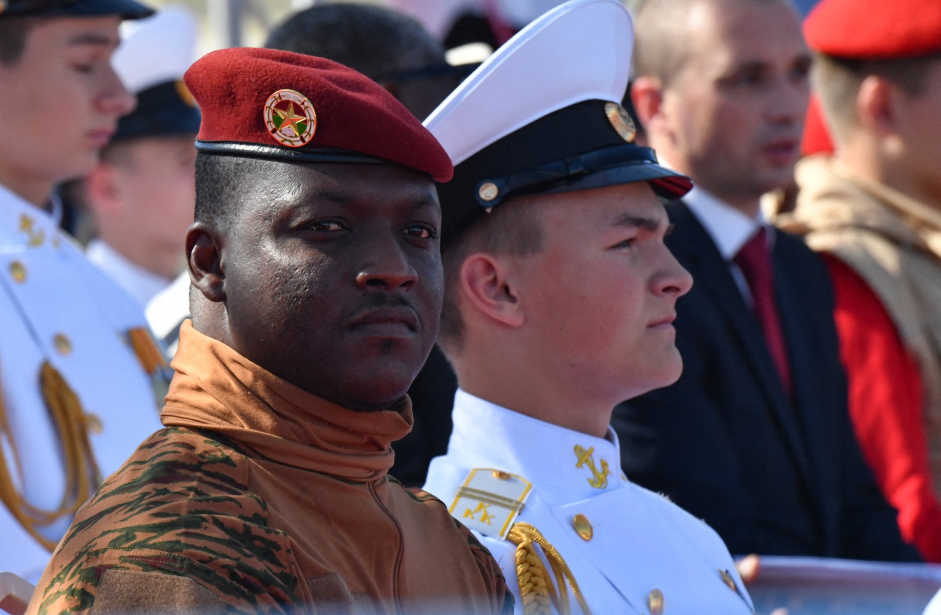 Burkina: «nous ne sommes pas ennemi» du «peuple français», affirme le capitaine Traoré