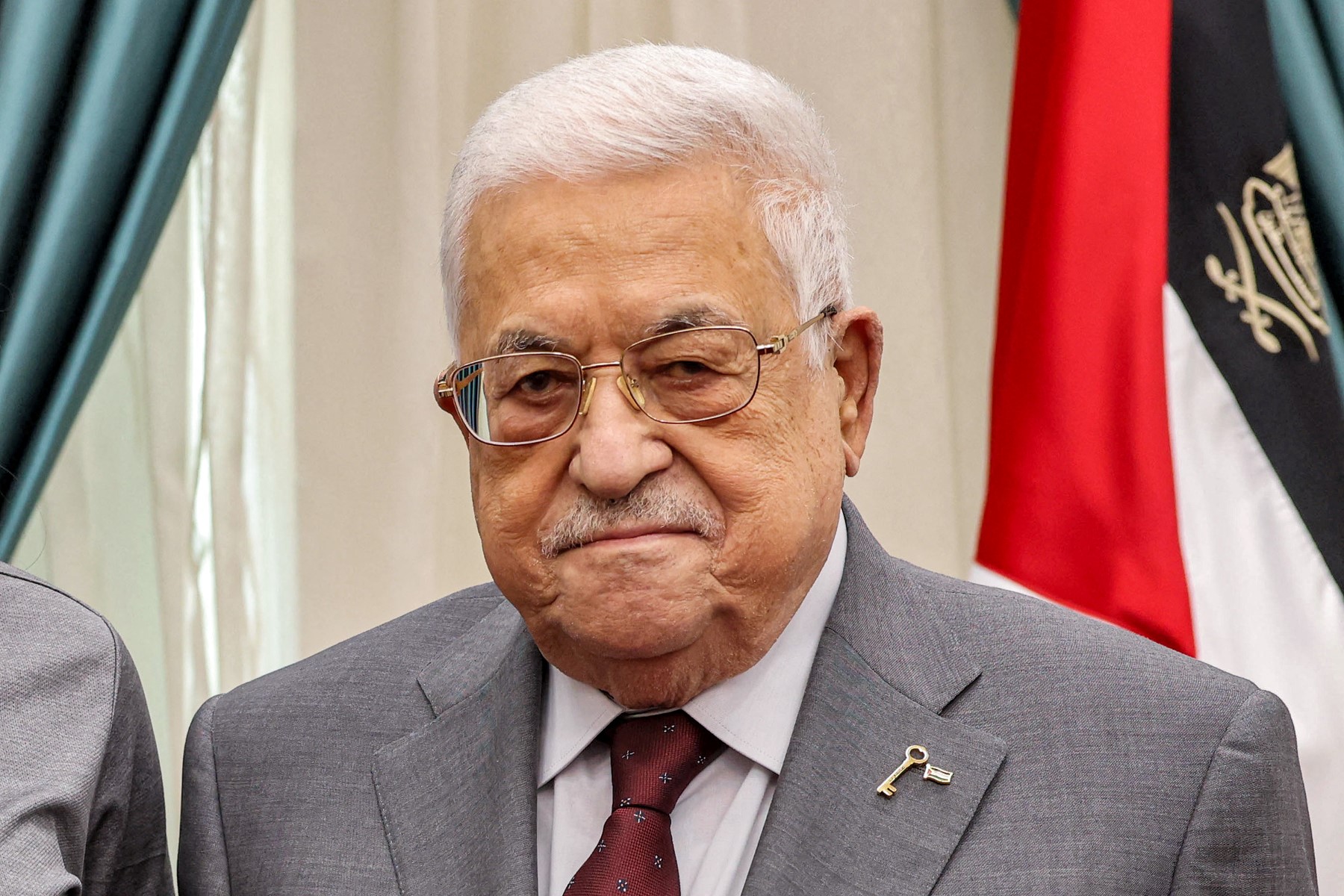 Propos sur la Shoah: la mairie de Paris retire sa plus haute distinction à Mahmoud Abbas
