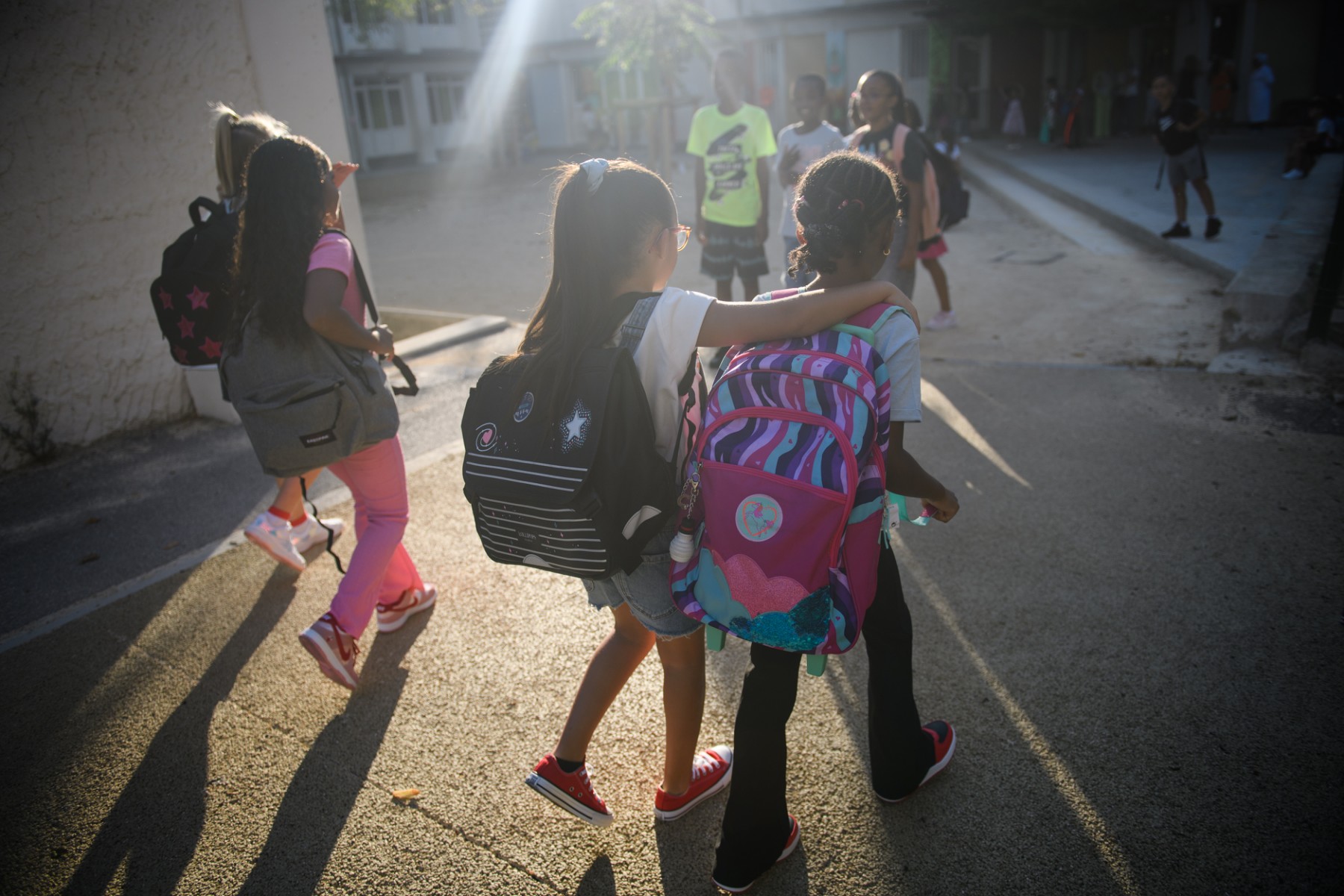 Abayas, pénurie d'enseignants: l'année scolaire démarre entre défis et défiance