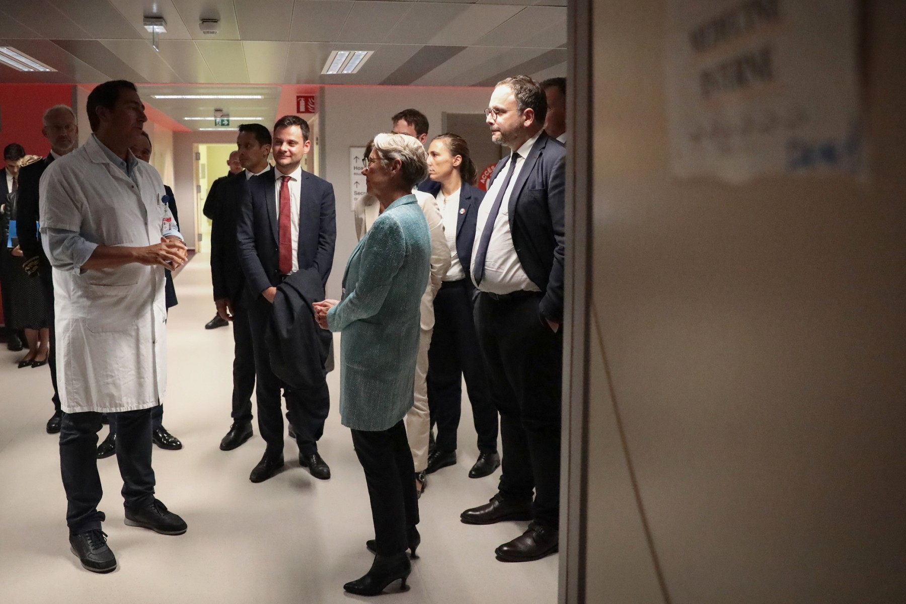 Covid-19 : l'exécutif «se tient prêt» à avancer la campagne de vaccination si besoin