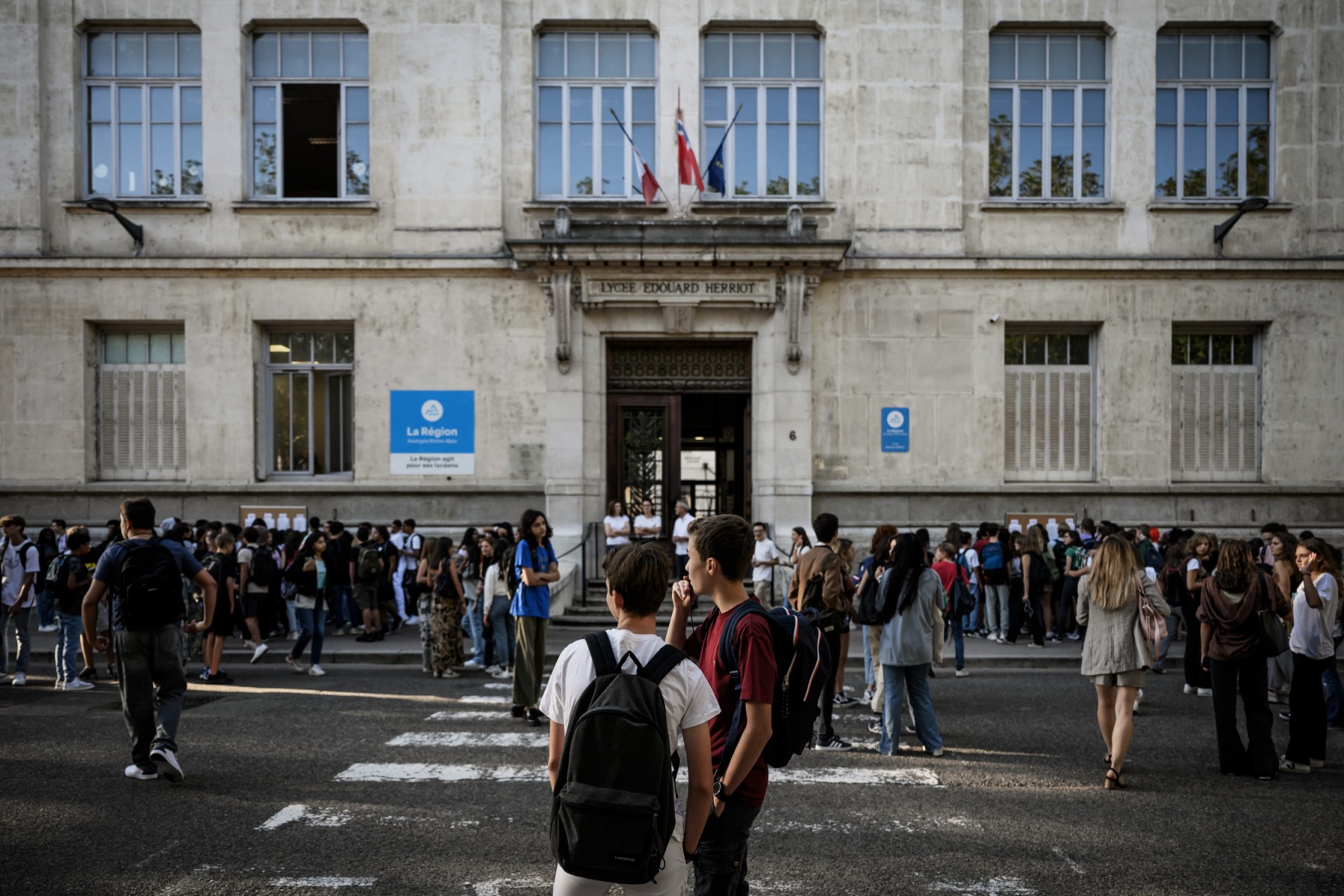 Interdiction de l'abaya à l'école: Borne récuse toute «stigmatisation», Le Maire soutient «à 100%»