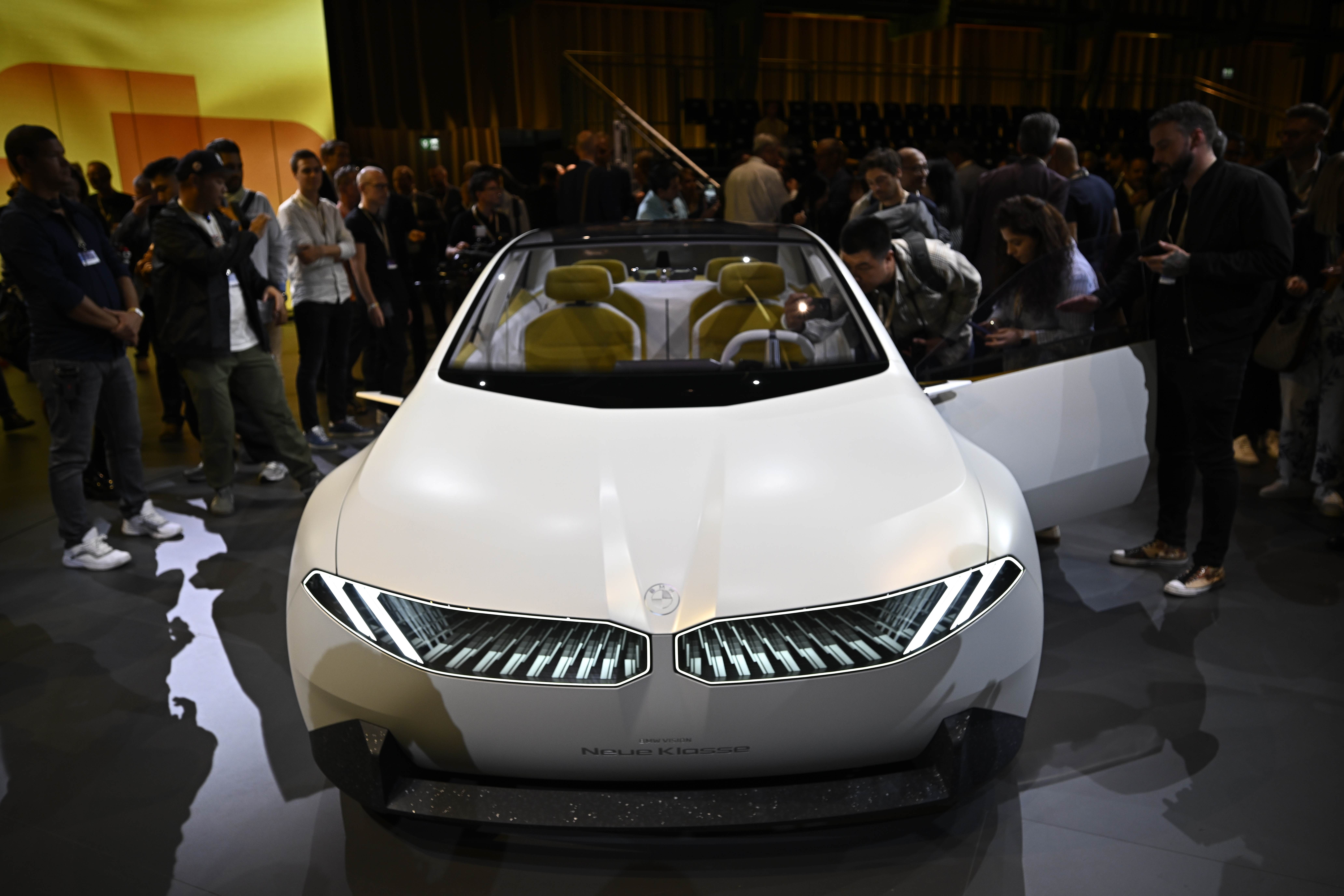 BMW présente sa nouvelle stratégie dans l'électrique au salon de Munich