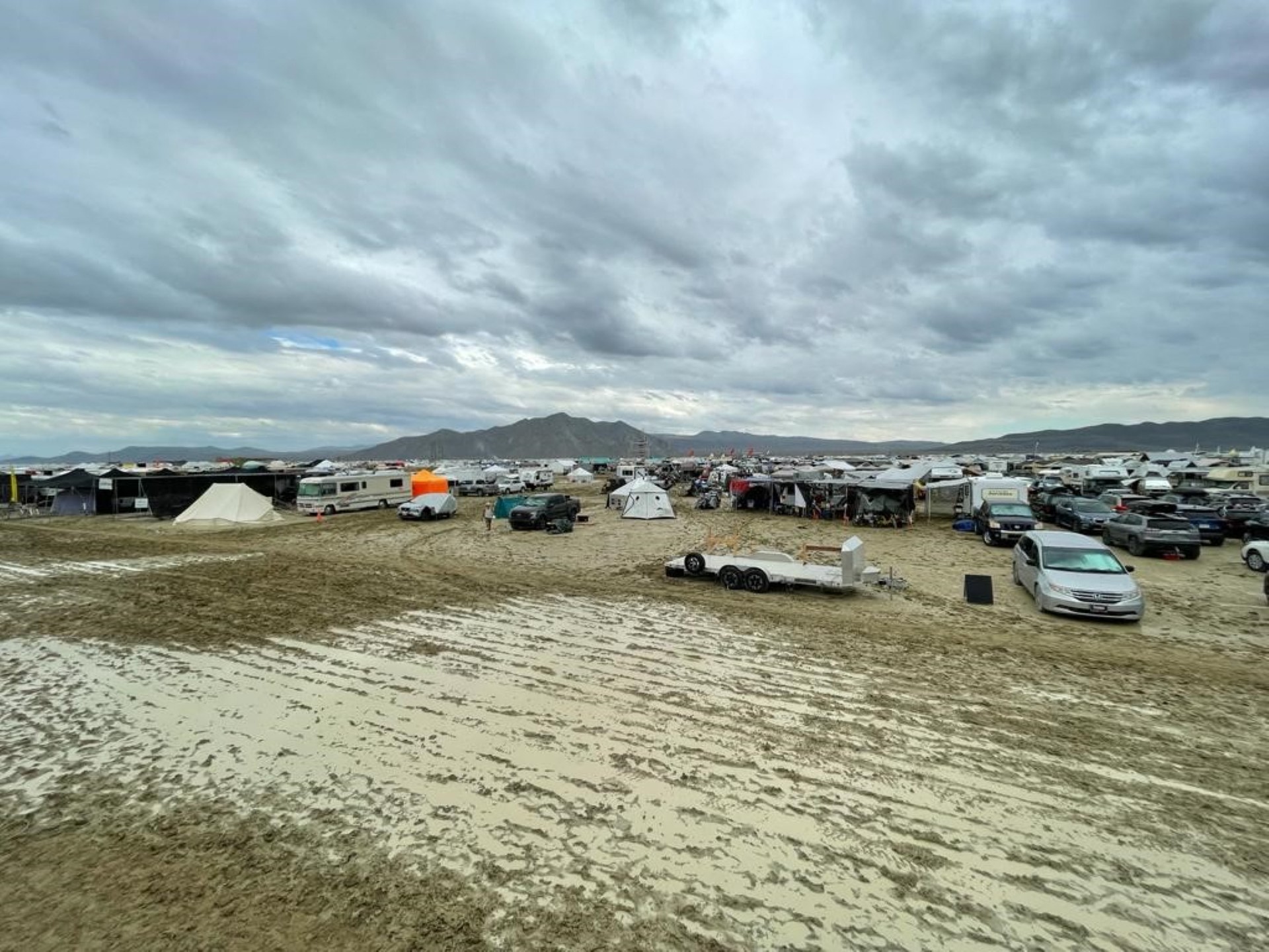 Burning Man: Les milliers de festivaliers sortent enfin du bourbier