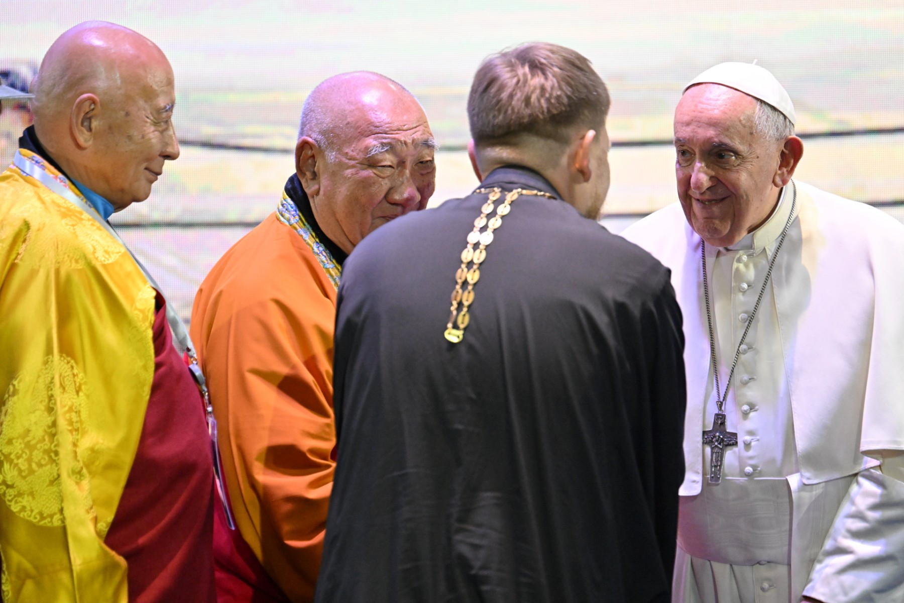 Le pape François rencontre des chefs religieux lors d'une réunion œcuménique et interreligieuse à Oulan-Bator, le 3 septembre 2023. (Photo d'Alberto Pizzoli / AFP)