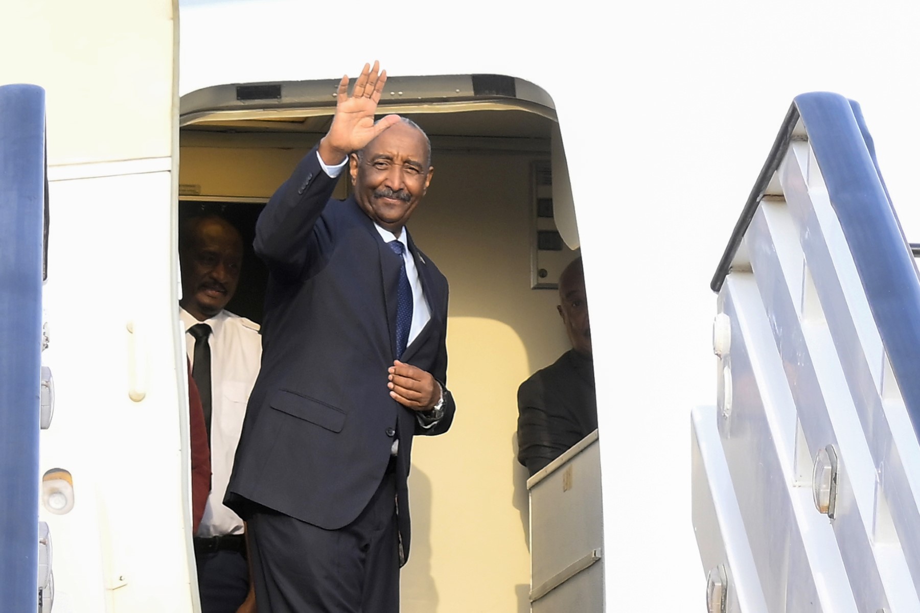 Le chef de l'armée rentre au Soudan après une visite à Juba, l'ONU réclame un milliard de dollars