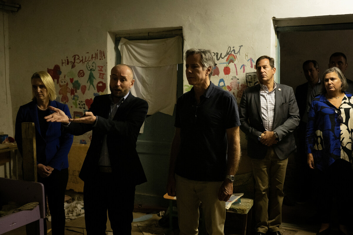 Dans les «caves de la mort», Blinken loue la résilience des Ukrainiens