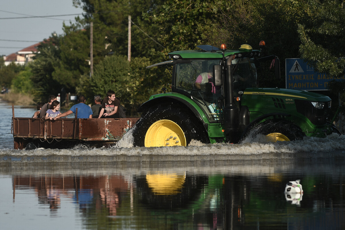Inondations meurtrières en Grèce: les efforts des secours se poursuivent