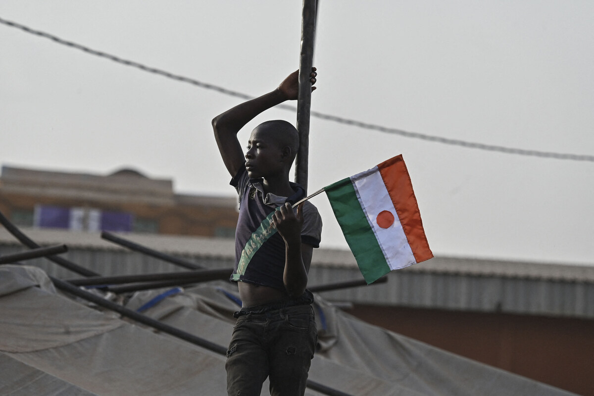 Niger: le chef de la diplomatie de l'UE « solidaire » avec la France