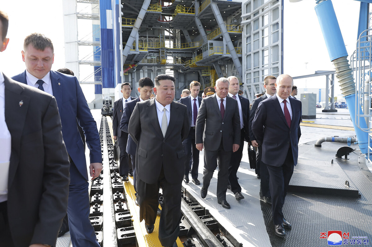 Kim Jong Un visite des usines aéronautiques russes
