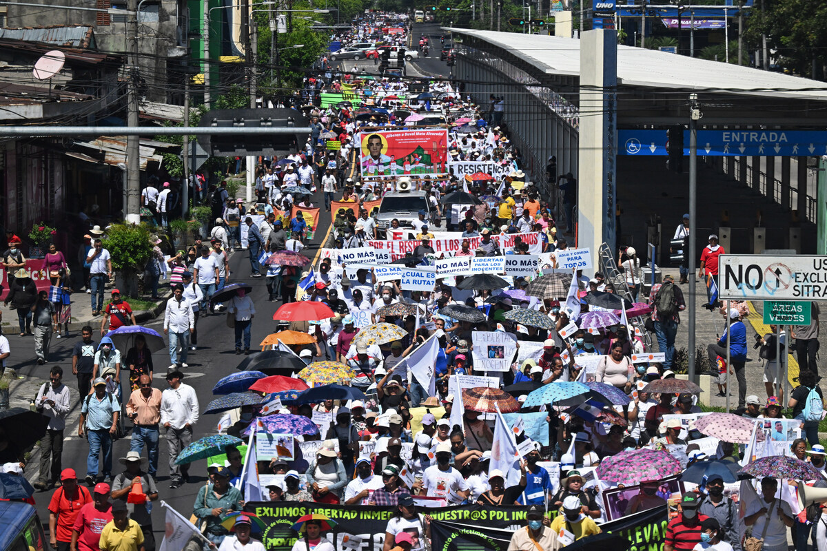 Salvador: manifestation contre le projet de réélection de Bukele