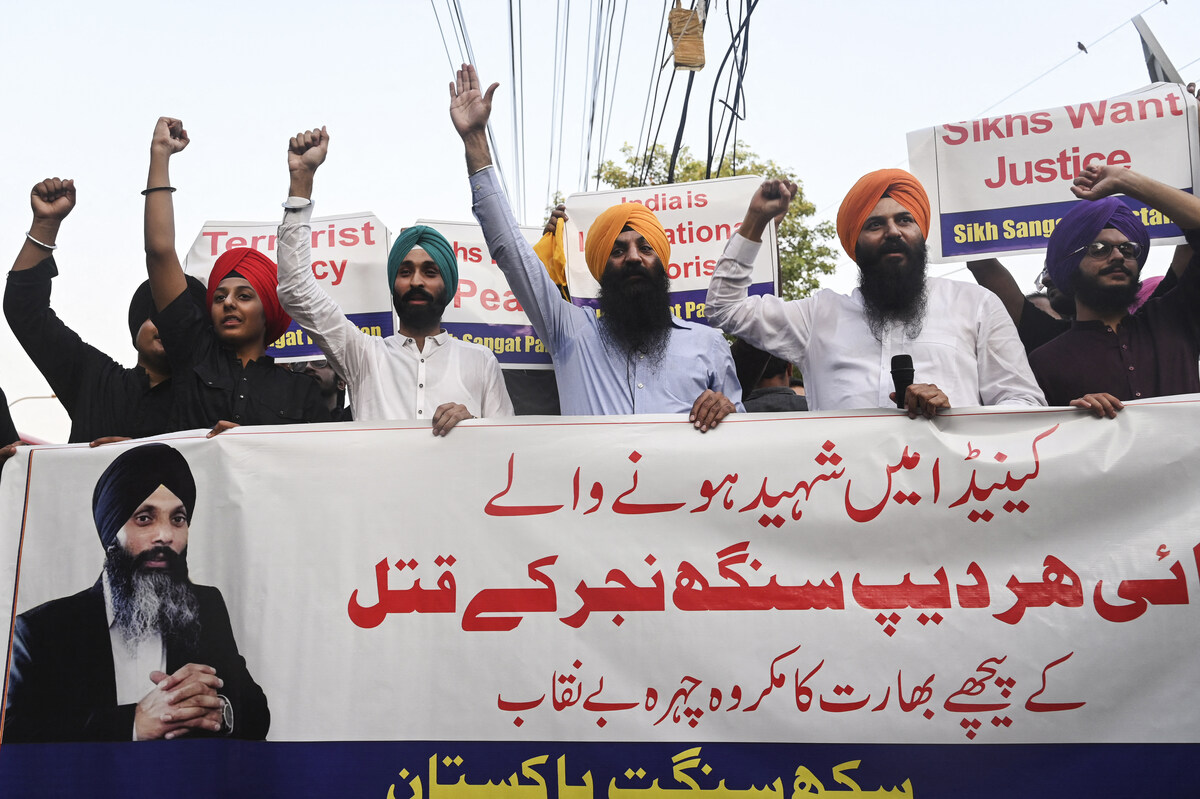 Des membres de la communauté sikh pakistanaise participent à une manifestation à Lahore le 20 septembre 2023, à la suite de l'assassinat au Canada du leader sikh Hardeep Singh Nijjar. (Photo par Arif Ali / AFP)