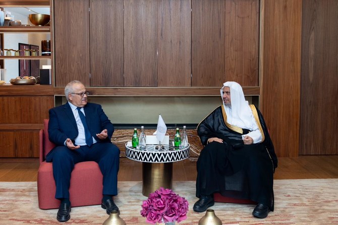 Le secrétaire général de la Ligue islamique mondiale et le président de l’université du Caire s’entretiennent à Rabat