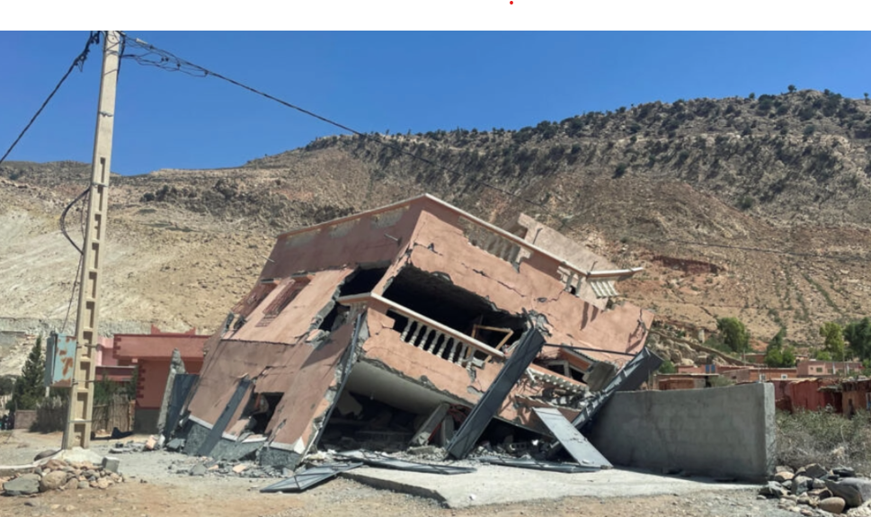 Au Maroc, les survivants appellent à l'aide après un tremblement de terre meurtrier