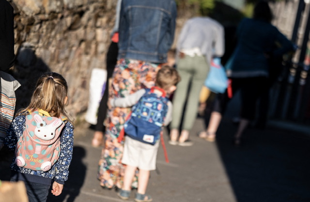 Paris: Manifestation contre un projet d'abattage d'arbres pour agrandir une crèche