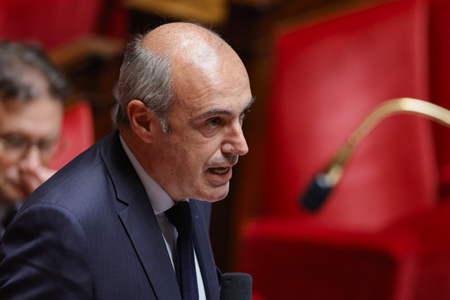 Motion de censure: Les LR bombent le torse sur l'immigration et le budget