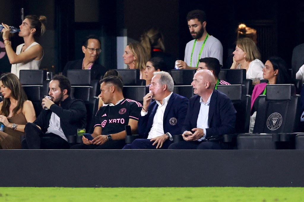 Mondial-2026: Infantino visite le stade des Cowboys, candidat pour la finale