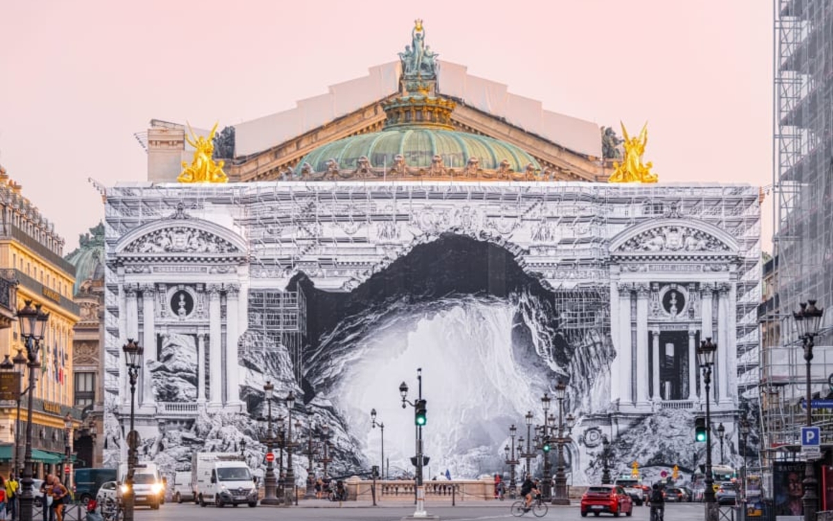 JR transforme le Palais Garnier