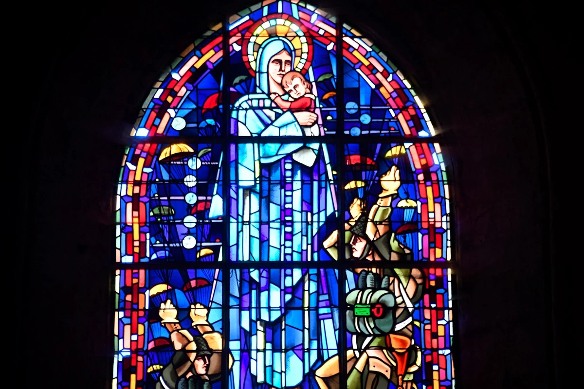 Vente de vitraux de Notre-Dame: Plainte d'une association, enquête ouverte pour de «premières analyses»