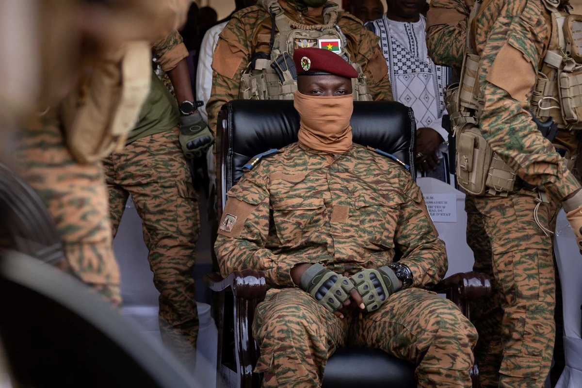 Mécontent de certains articles, le Burkina suspend la diffusion de Jeune Afrique