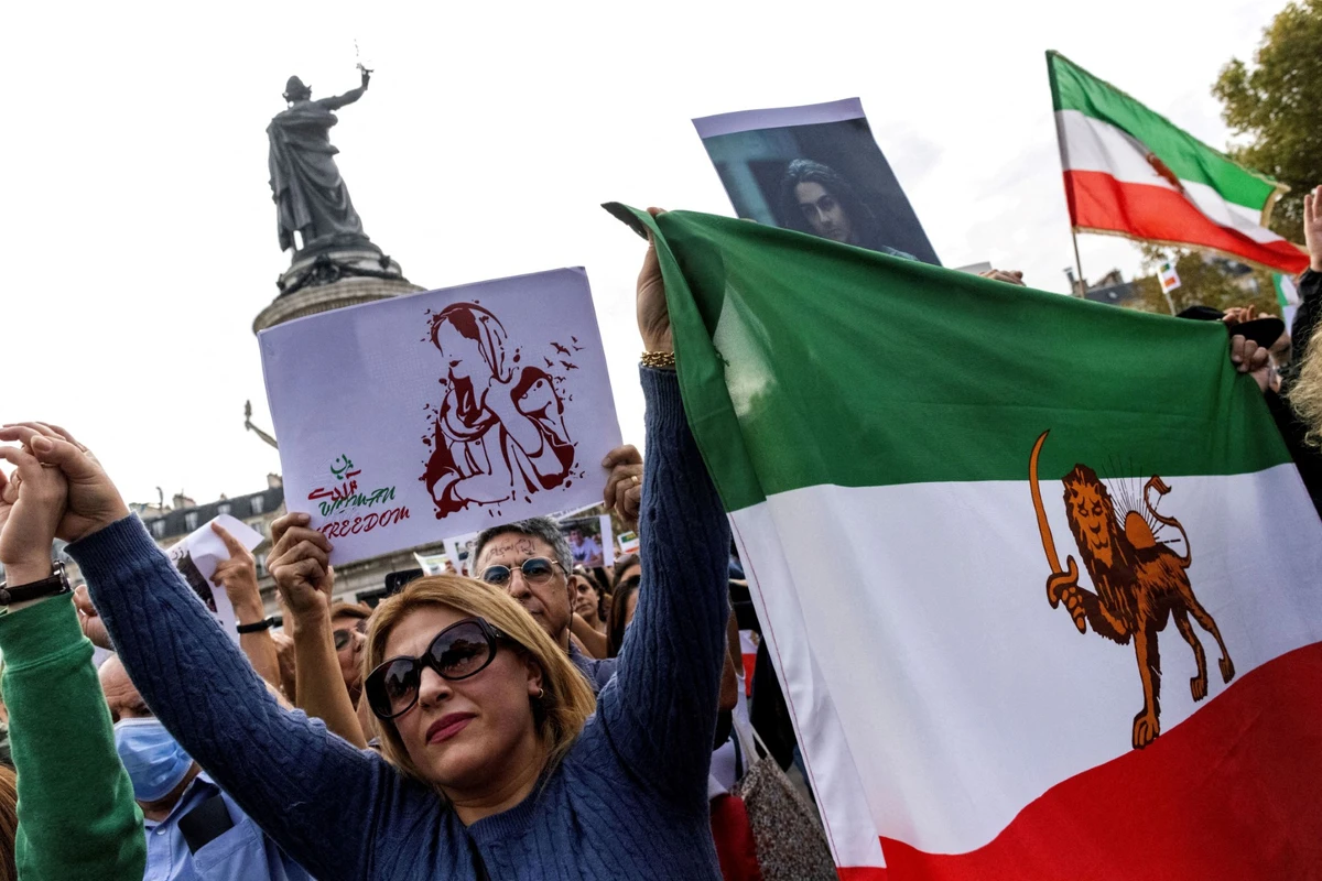 Iran: l'opposition en exil divisée, un an après la mort de Mahsa Amini