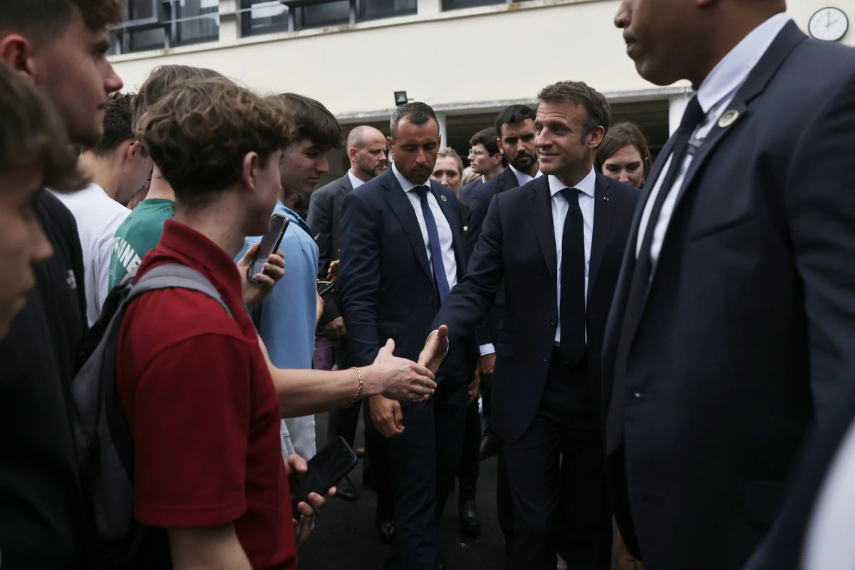 Macron fait le point sur la réforme du lycée professionnel vendredi à Orange
