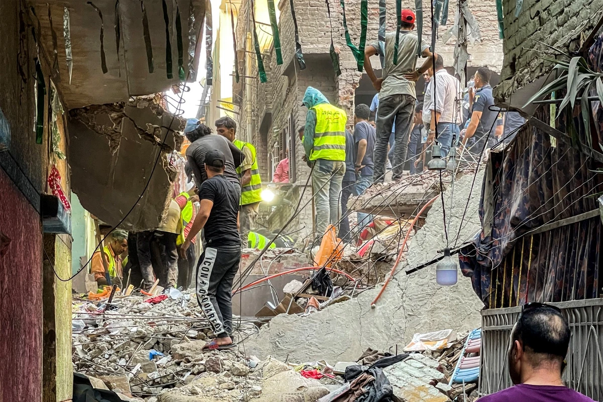 Quatre morts dans l'effondrement d'un immeuble au Caire