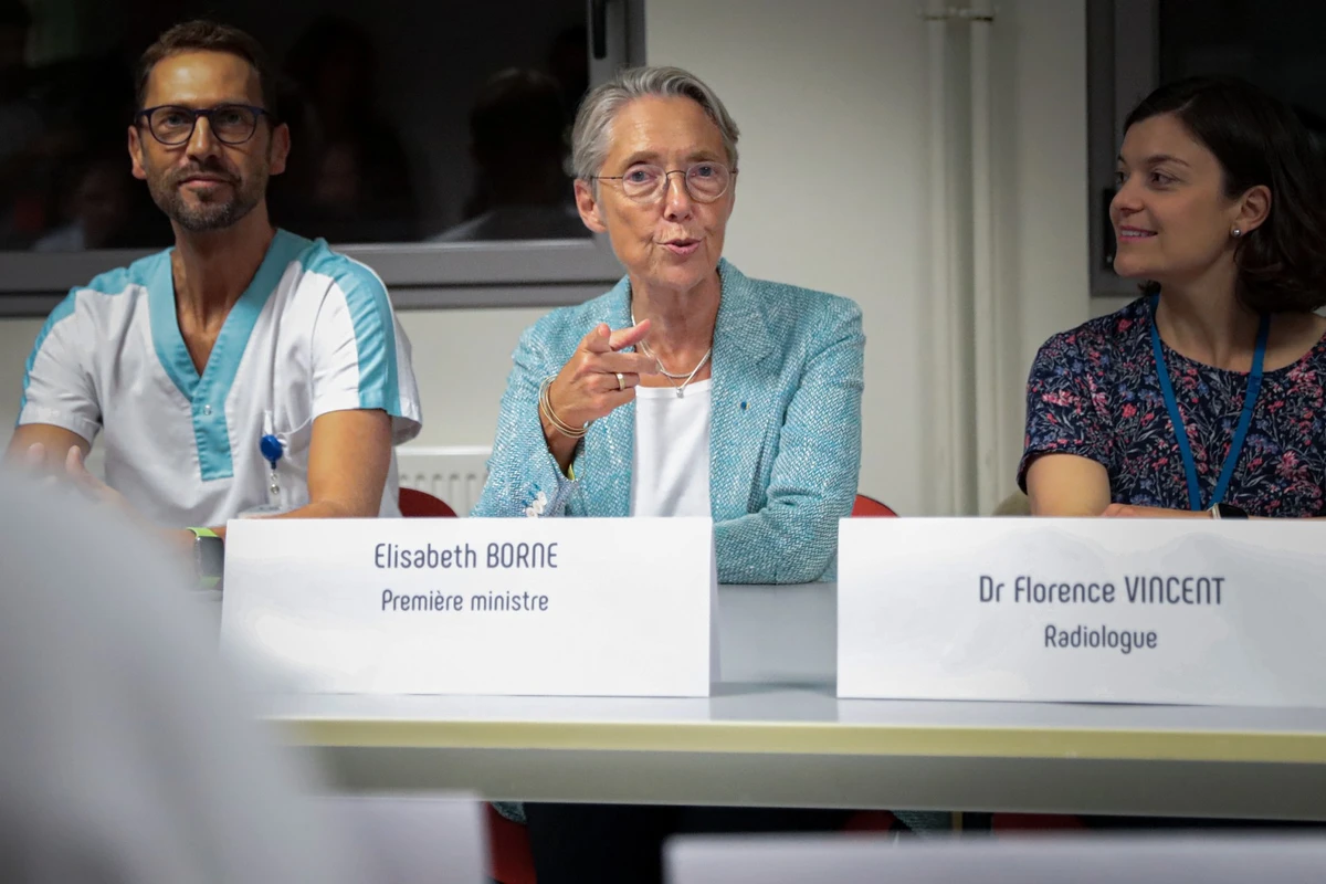 Hôpital: Le gouvernement fait un geste pour les soignants qui travaillent nuit et dimanche