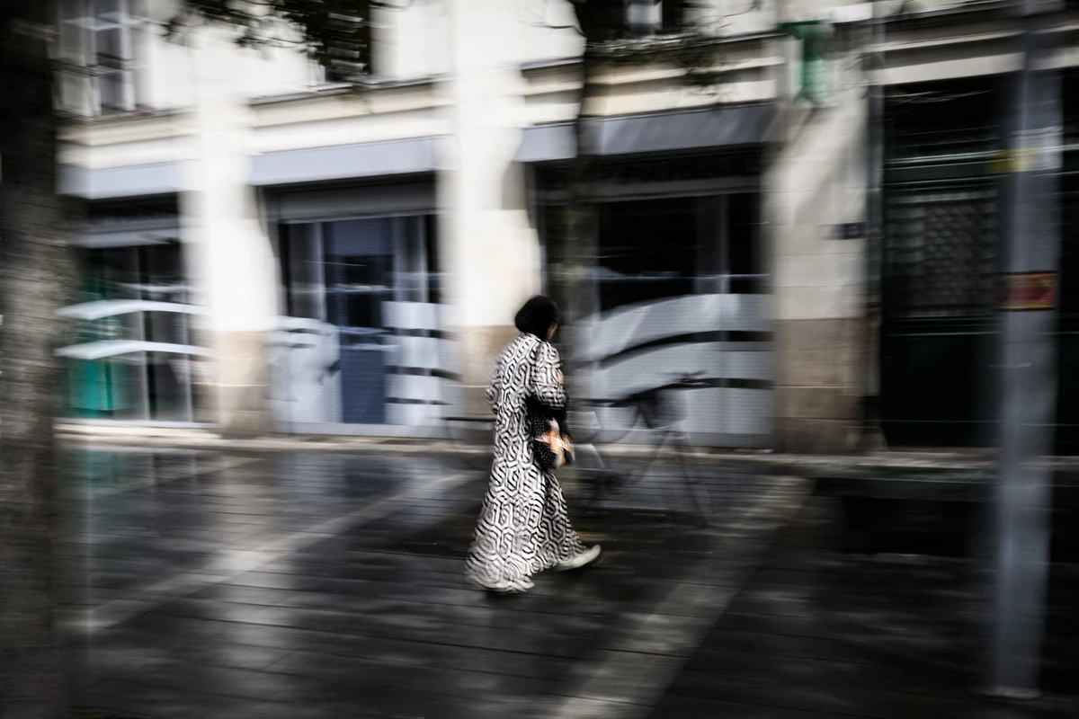 Abaya: un père de famille convoqué devant la justice après des menaces de mort