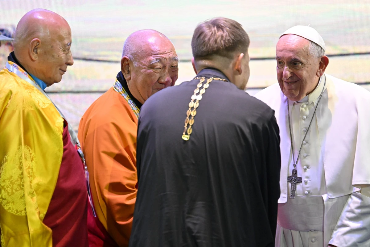Le pape François rencontre des chefs religieux lors d'une réunion œcuménique et interreligieuse à Oulan-Bator, le 3 septembre 2023. (Photo d'Alberto Pizzoli / AFP)