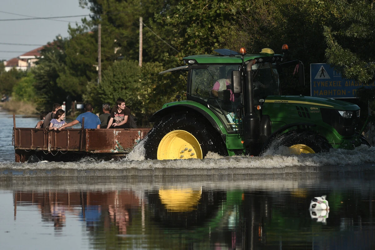 Inondations meurtrières en Grèce: les efforts des secours se poursuivent