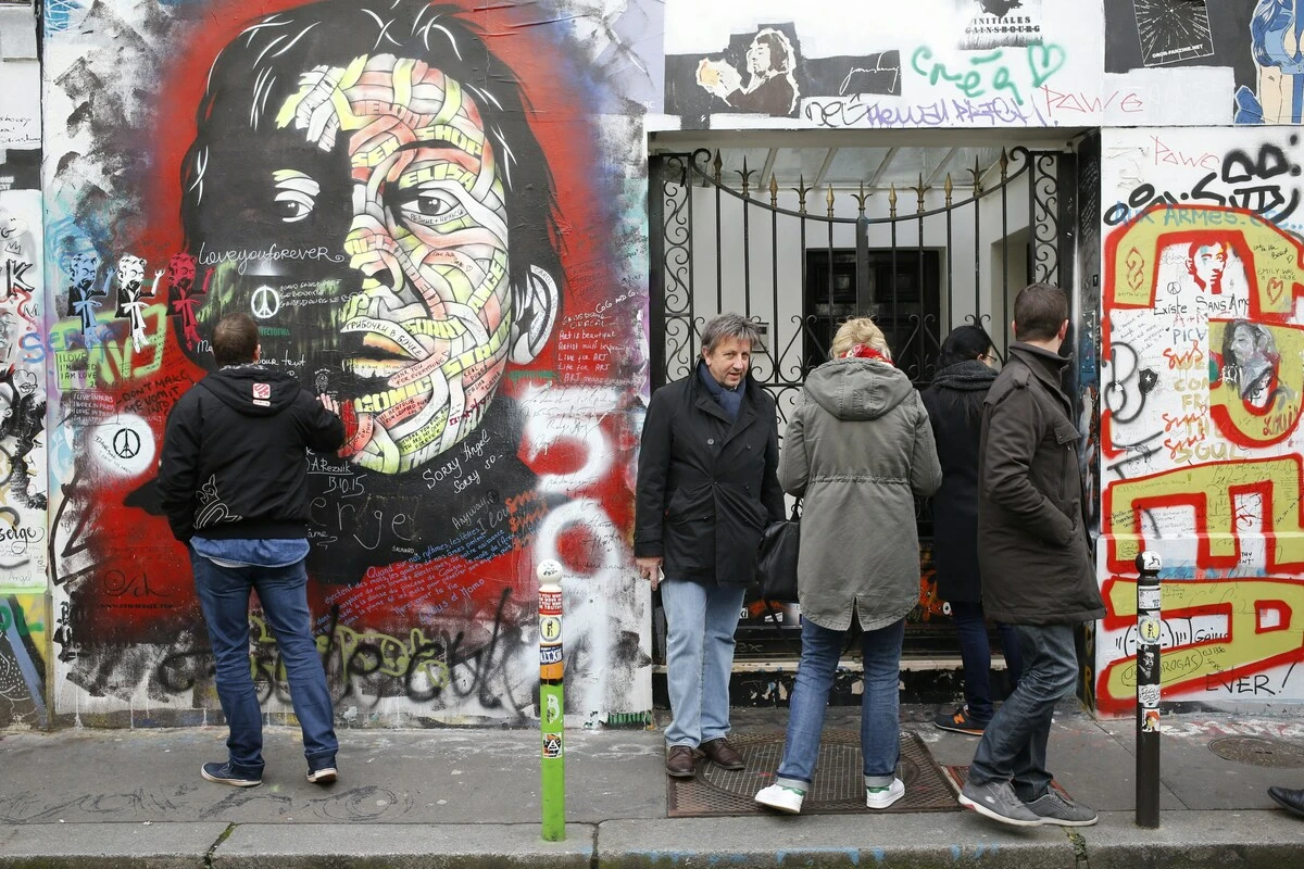 Chez Gainsbourg, guidé par la voix de sa fille Charlotte