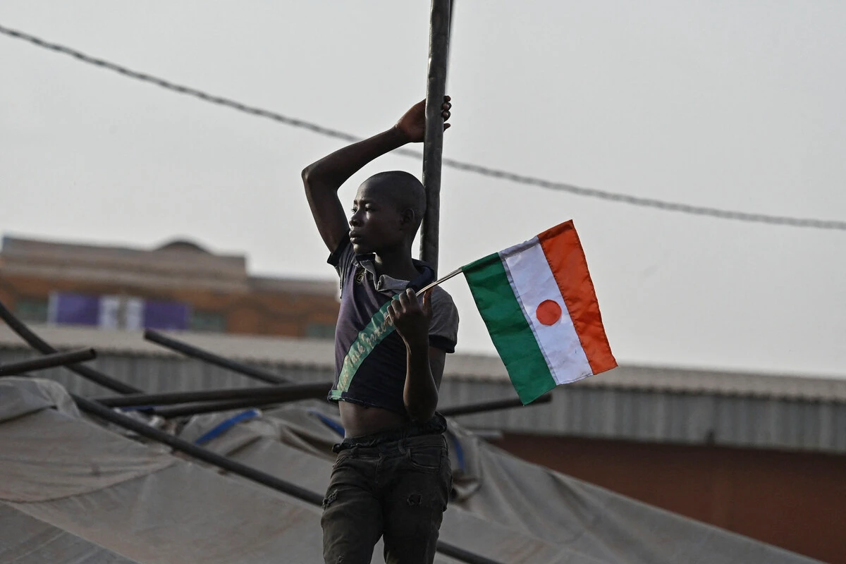 Niger: le chef de la diplomatie de l'UE « solidaire » avec la France